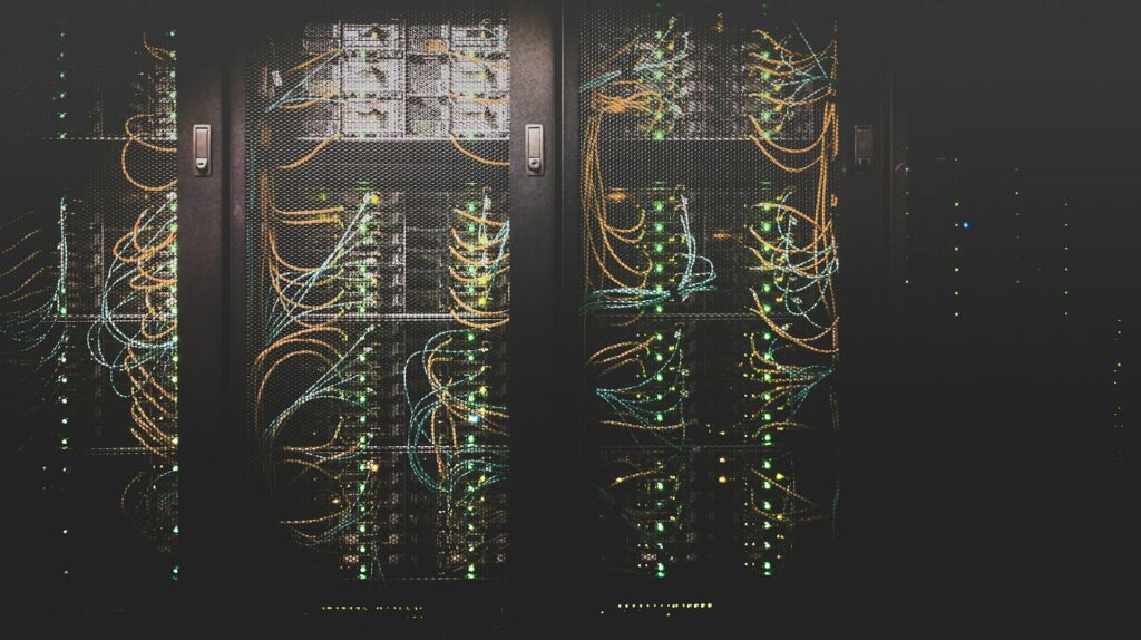 Αίθουσα servers: PHP, hosting και backups σε ξεχωριστή τοποθεσία για ασφαλή συντήρηση WordPress